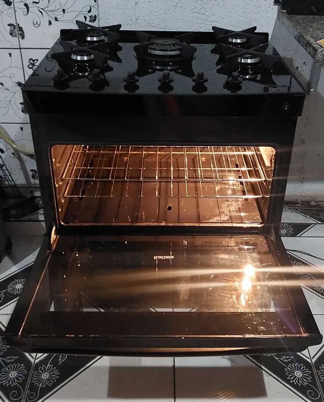 Moderno fogão Itatiaia top preto com mesa de vidro com tripla chama automático - Foto 5