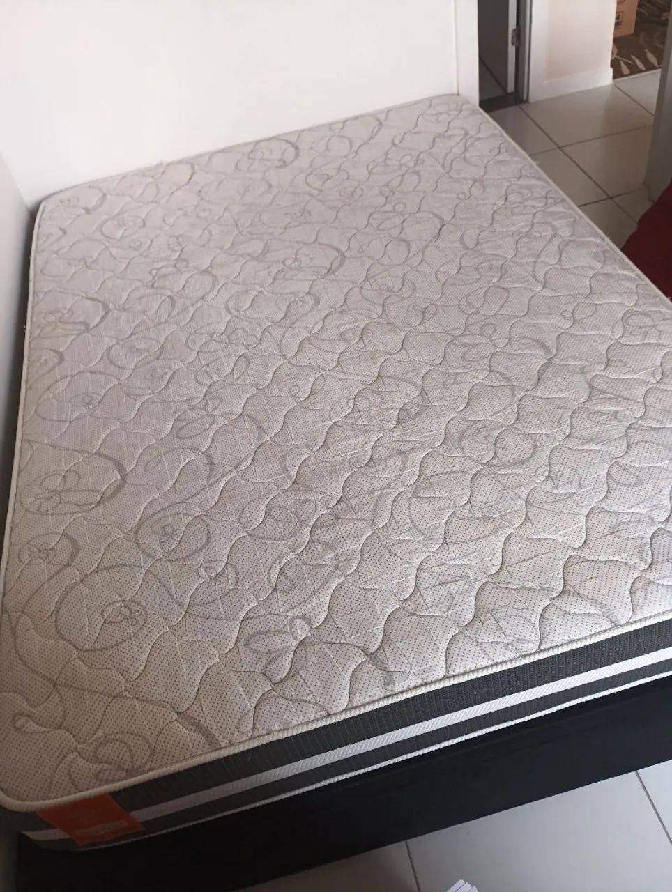 Cama casal com bau