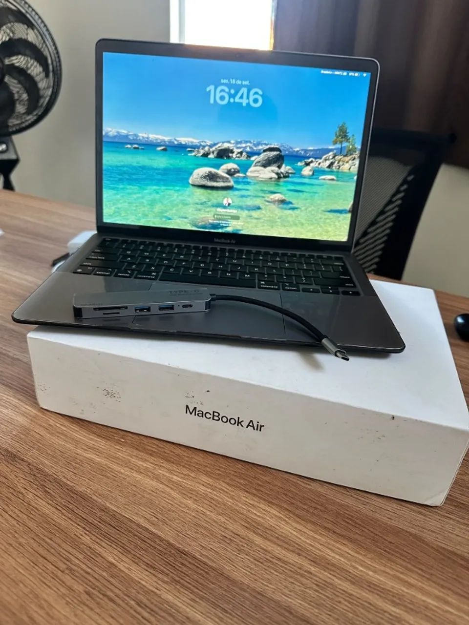 Macbook M1 com caixa, bem novo