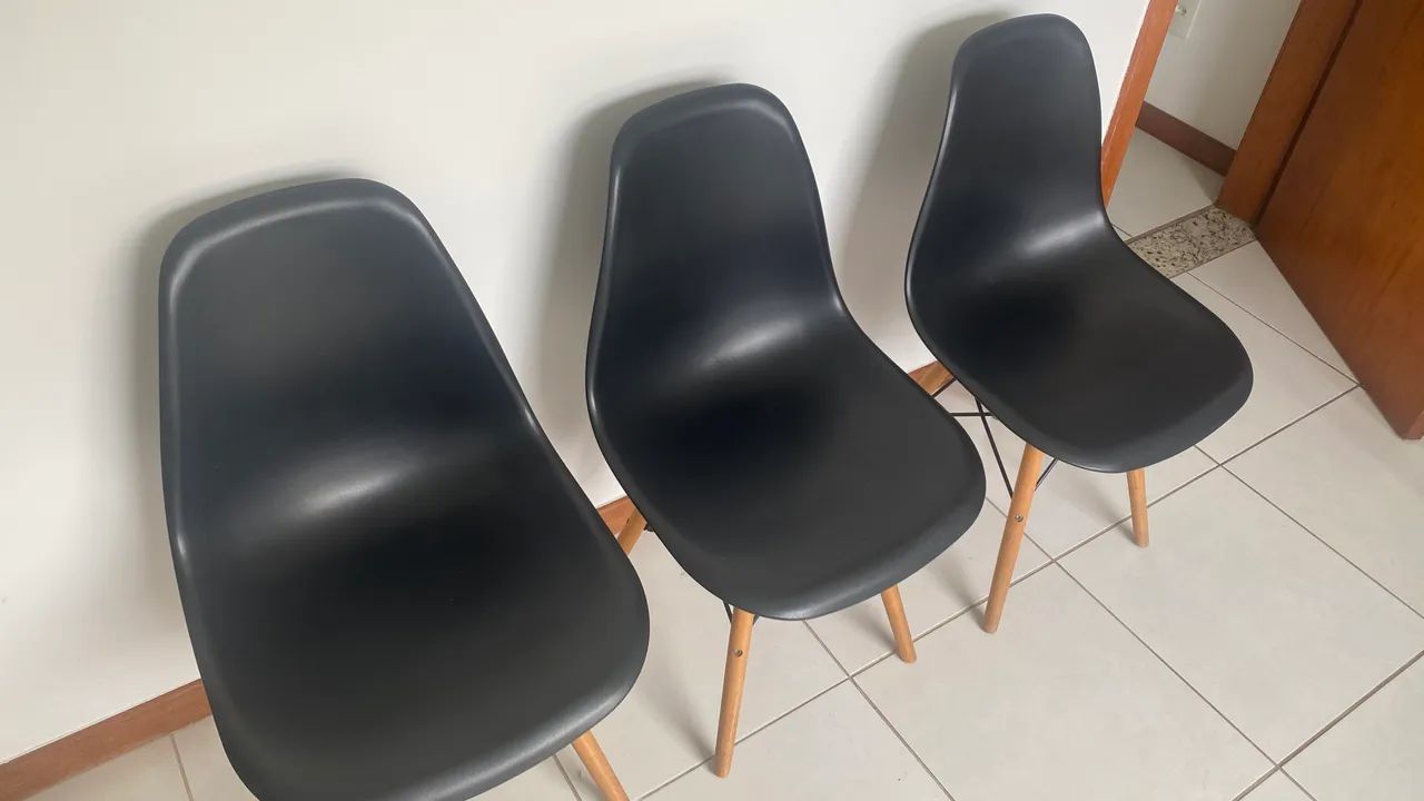 3 Cadeiras Eames Preta