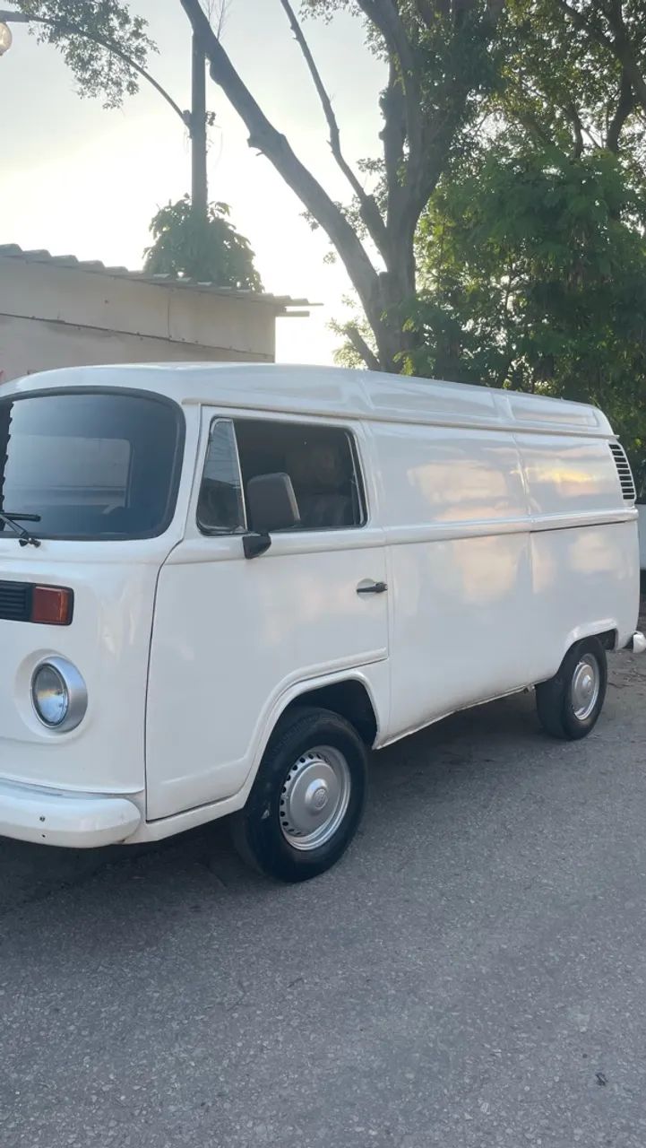 Volkswagen Kombi Furgão (álcool) 2001