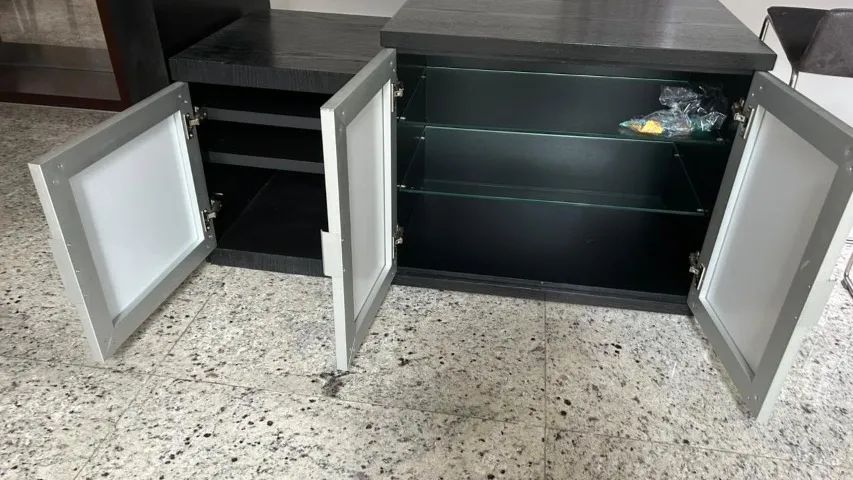Aparador e bar completo com 02 banquetas - Foto 2