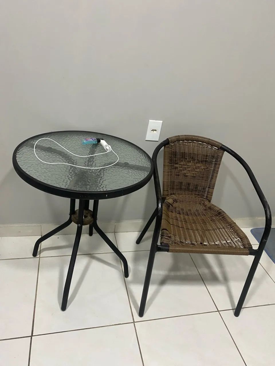 Mesa de varanda com cadeira a 350,00