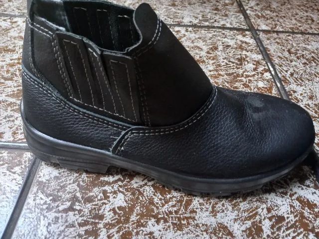 Duas botas novas tamanhos 38 e 40 - Foto 3