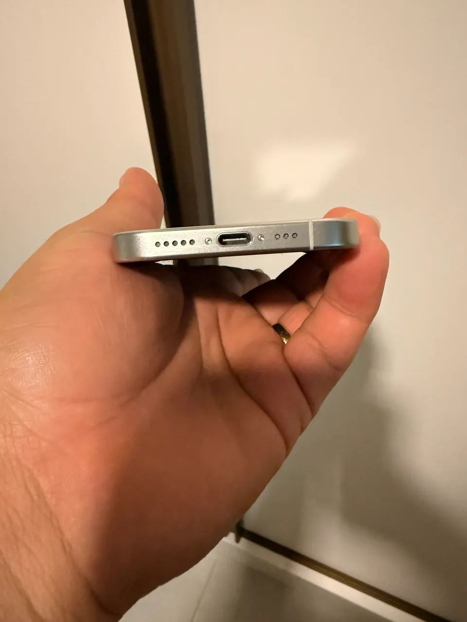 Vendo IPhone 15 pro com caixa e cabo  - Foto 2