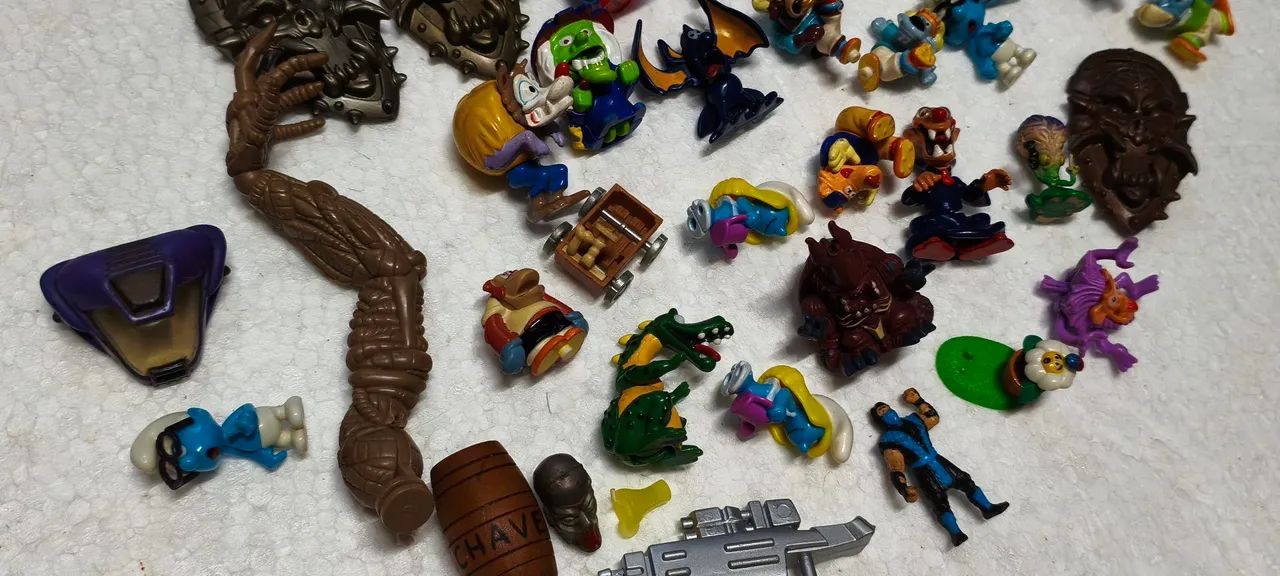 Lote miniaturas de boneco  - Foto 2