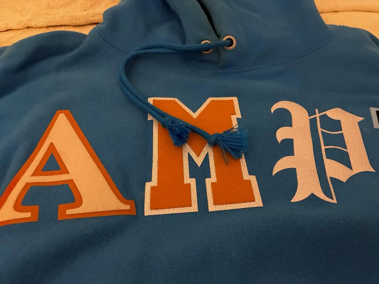 moletom Champion com capuz hoodie com logo  estilo varsity - Foto 3