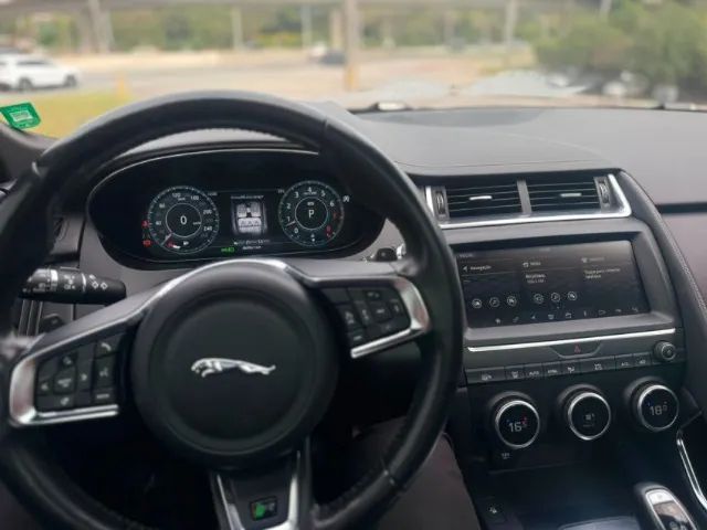 Jaguar E-Pace R-dynamic HSE 2.0 AWD 300cv Aut. 2018 - Foto 3