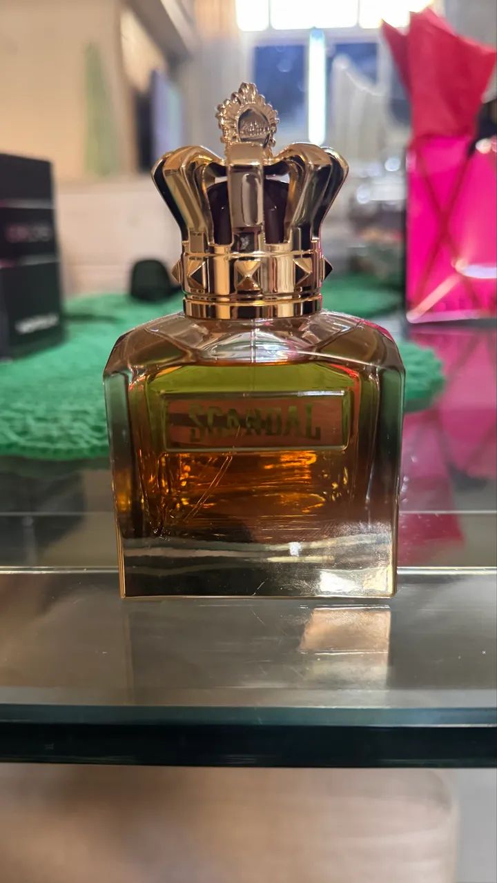 Perfume Scandal (Francês)