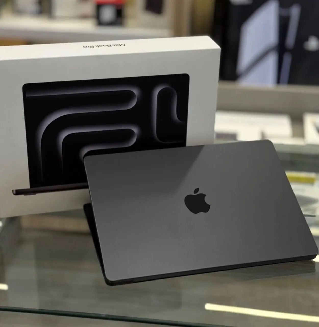 MacBook Pro m5 pro 24/1t 14p  - Foto 2