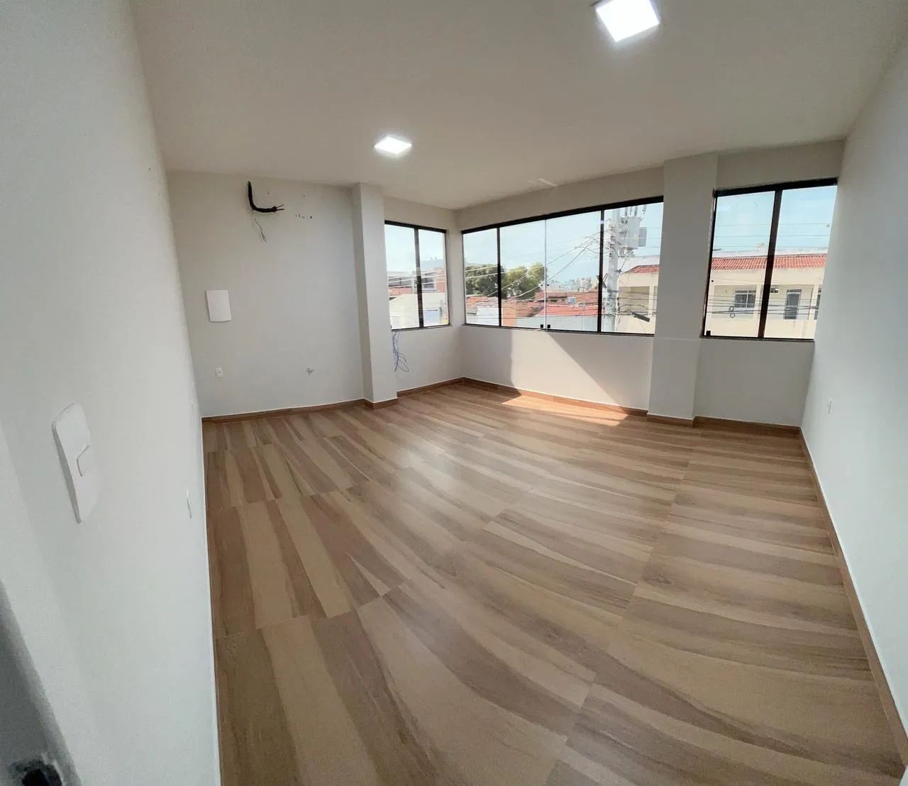 Alugo sala reformada no bairro São José  - Foto 3