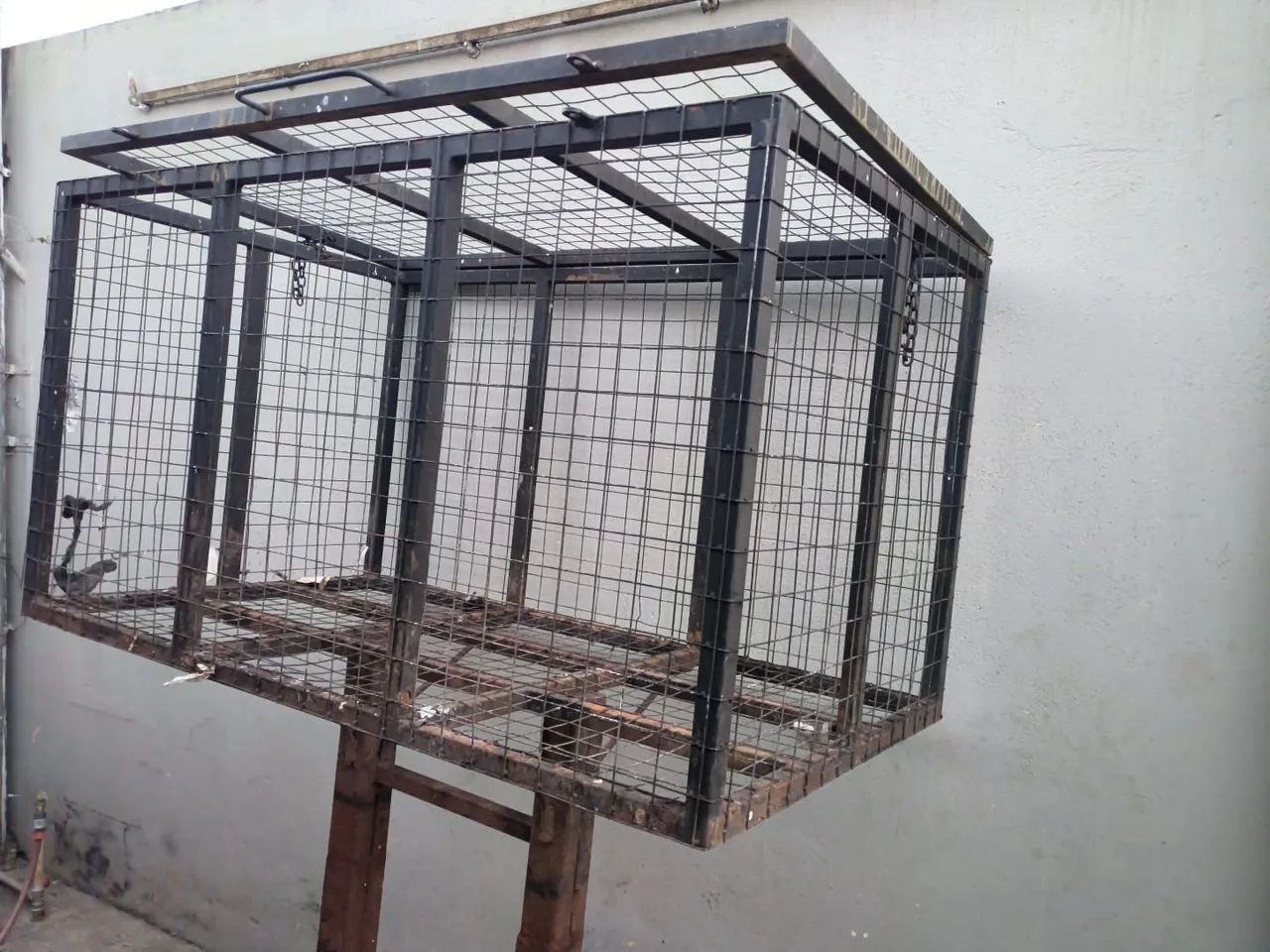 Lixeira toda vedada com grade - Foto 5