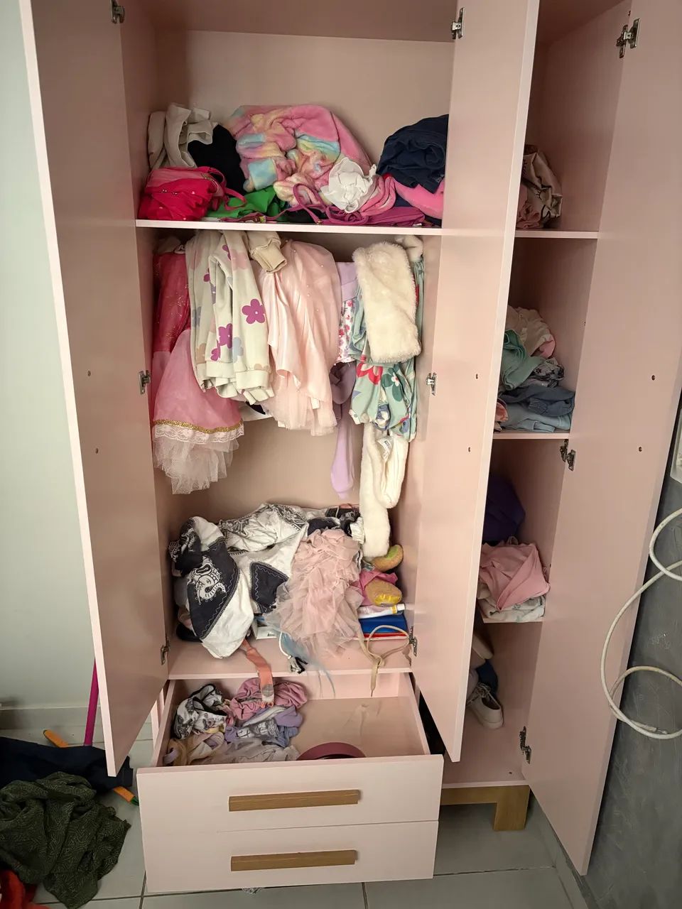 VENDO GUARDA-ROUPA INFANTIL SUPER NOVO - Foto 2