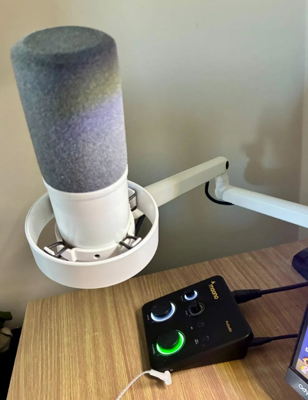 Kit Home Studio Completo: mic Fifine K688 + Braço + Mesa Maono PS22 Lite