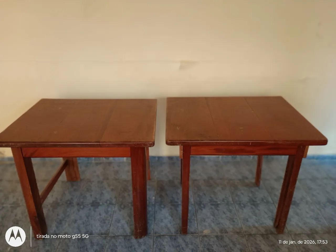5 cadeiras e 2 mesas de madeira R$ 600,00 - Foto 4