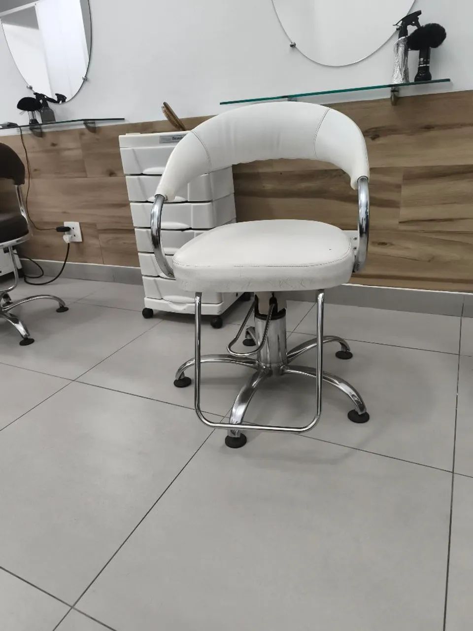 Cadeira cabeleireiro e bancos de recepção