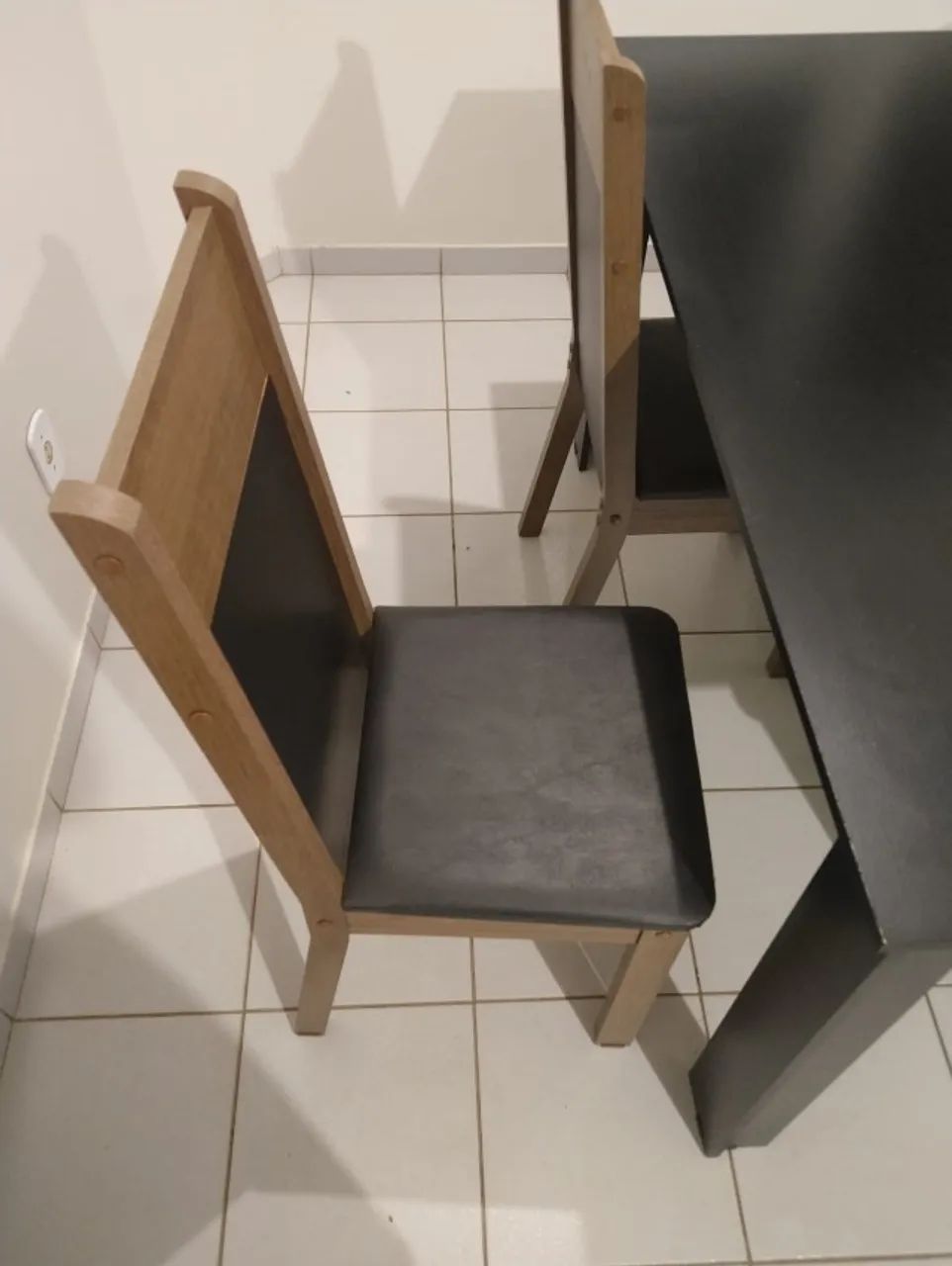 Mesa de 4 lugares de madeira - Foto 4