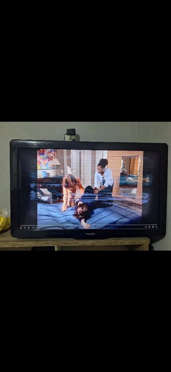 tv de 40 polegadas com manchas na tela mas funcionando tudo perfeitamente e com controle