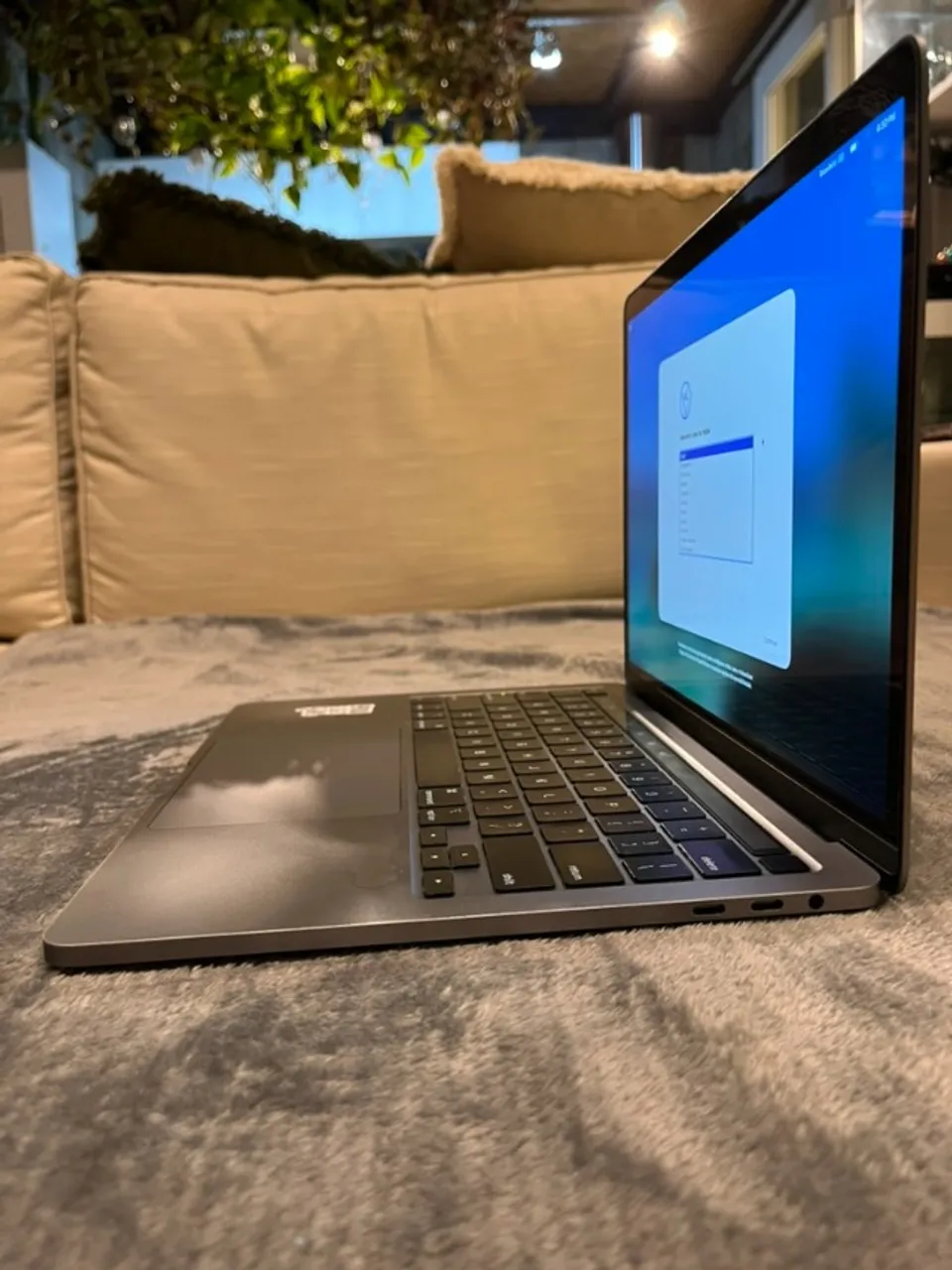Macbook Pro 2019 (32GB Ram | Intel Core i9 | 512GB SSD | Radeon