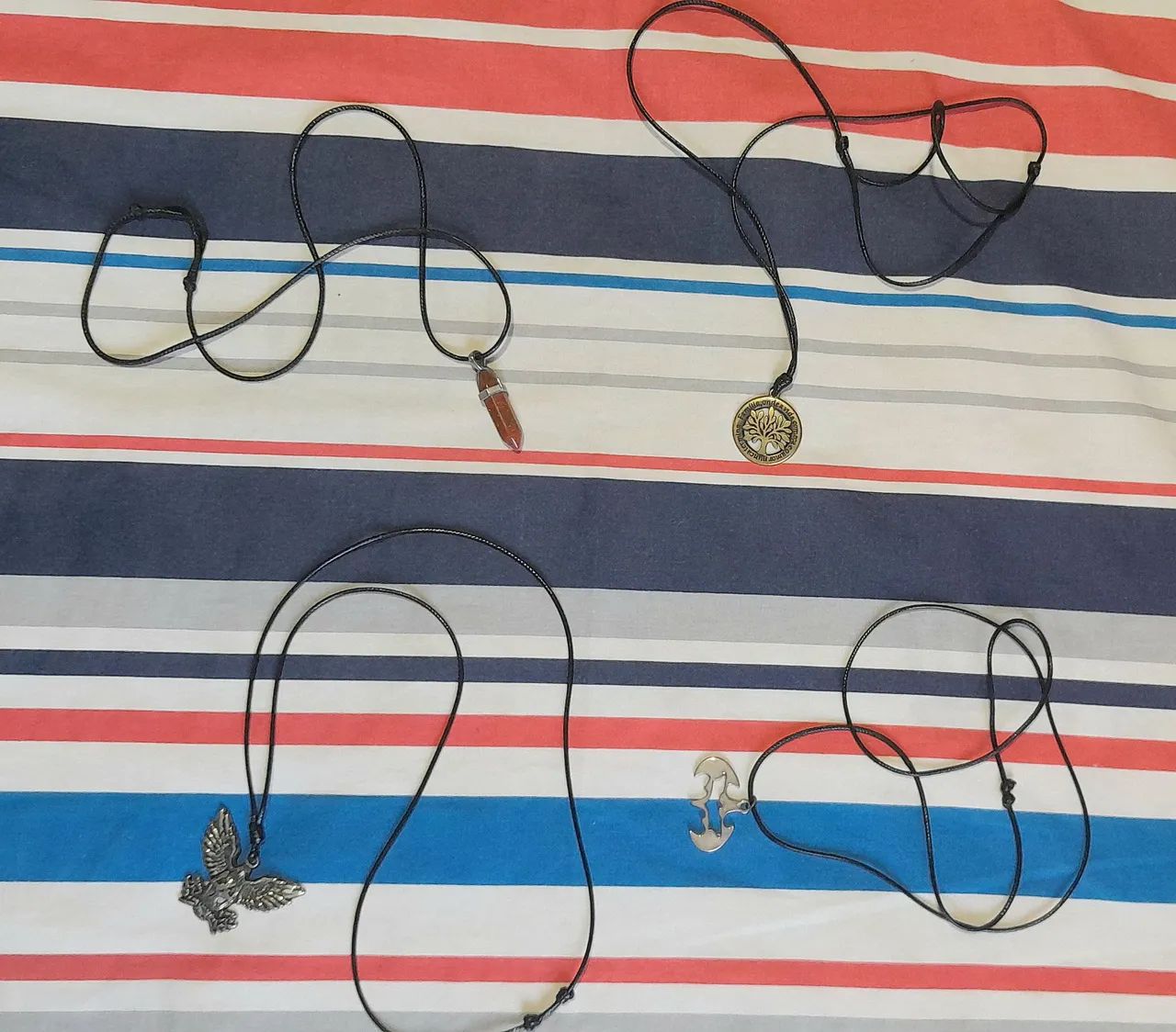 Cordões variados - 10 reais cada