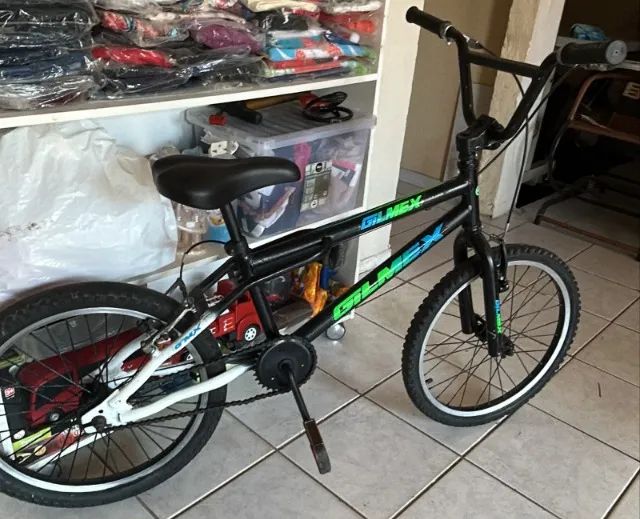 Bicicletinha aro 20 infantil semi nova - Foto 3