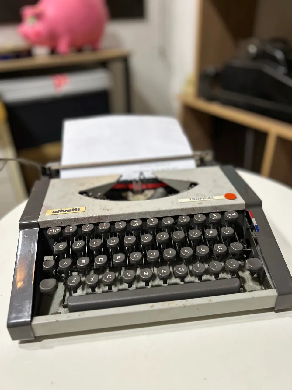 Máquina de escrever Olivetti tropical funcionando  - Foto 5