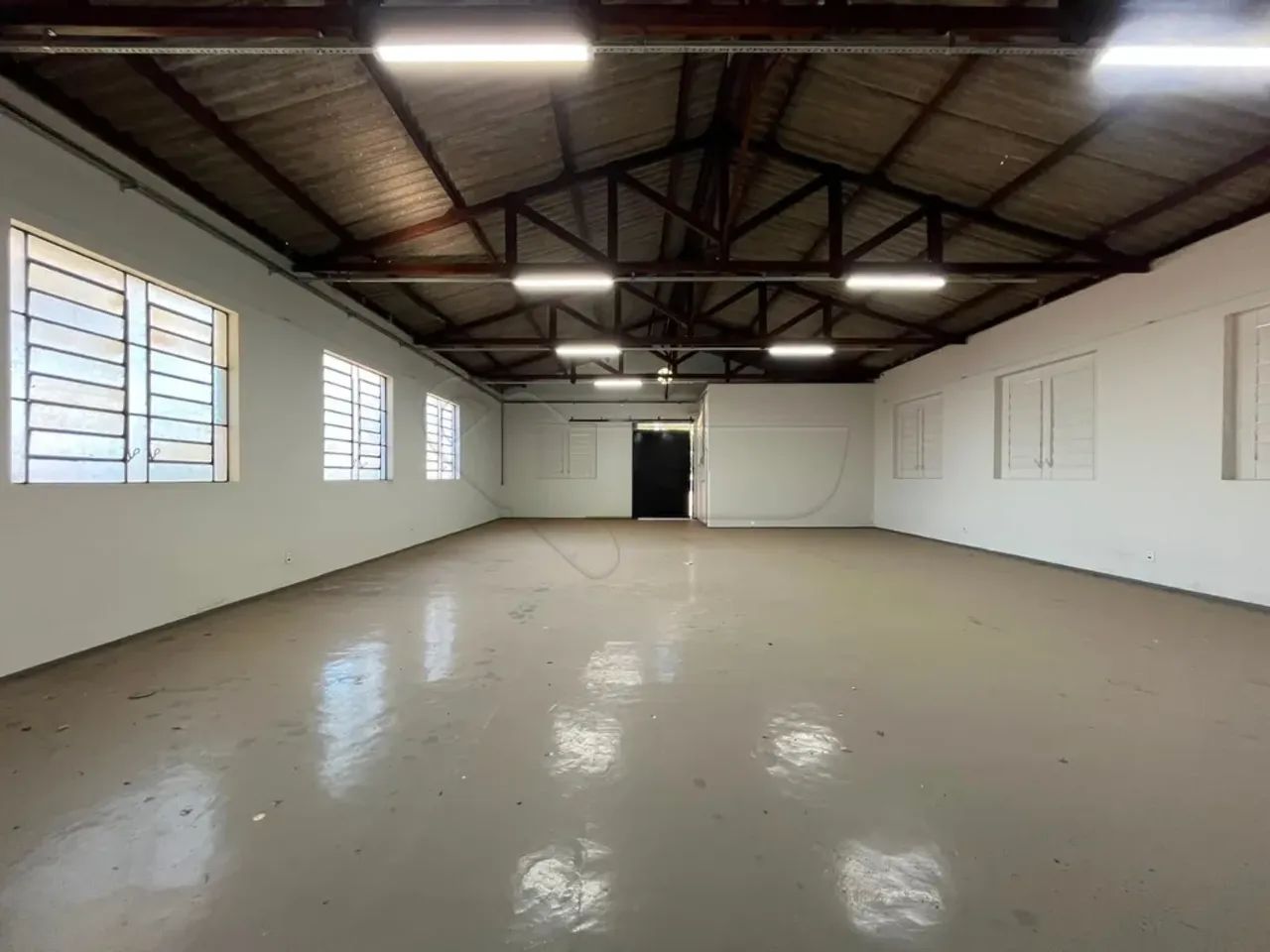 Salão comercial com 271m² de área útil no Tatu. - Foto 3