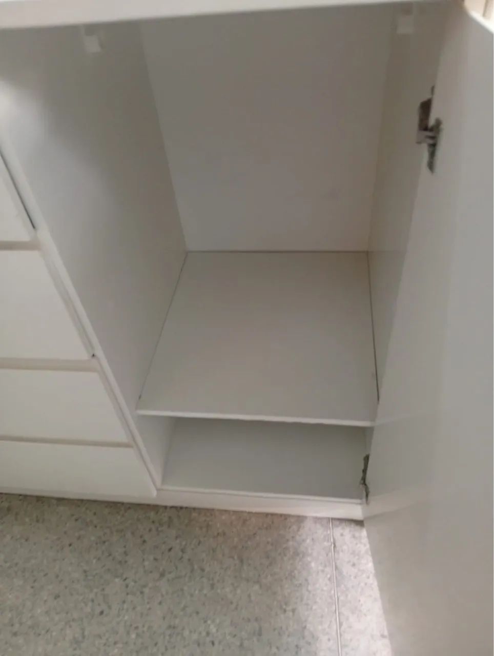 Cômoda em 4 gavetas e porta em madeira  - Foto 4