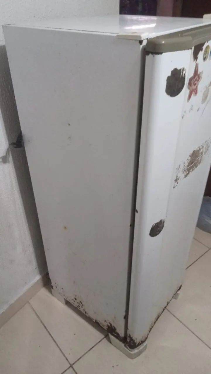 Geladeira com defeito  - Foto 4