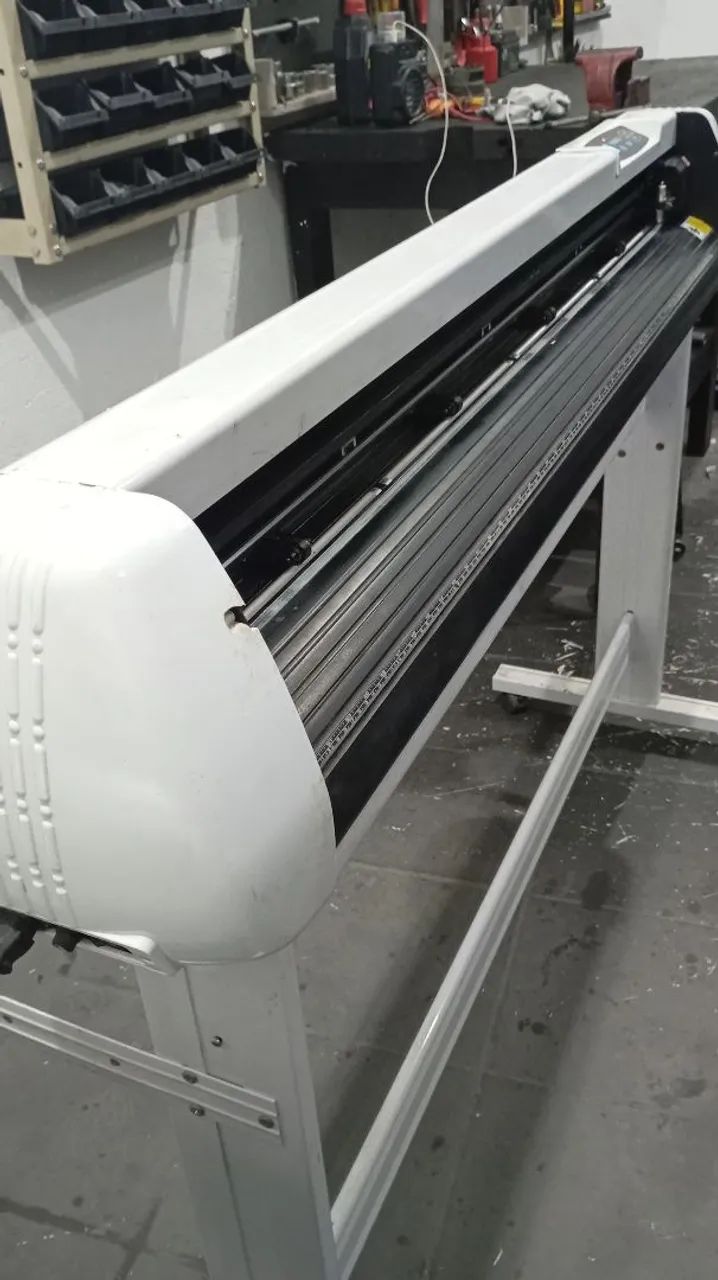 Plotter Recorte boca 135cm com mira laser + base. - Foto 3