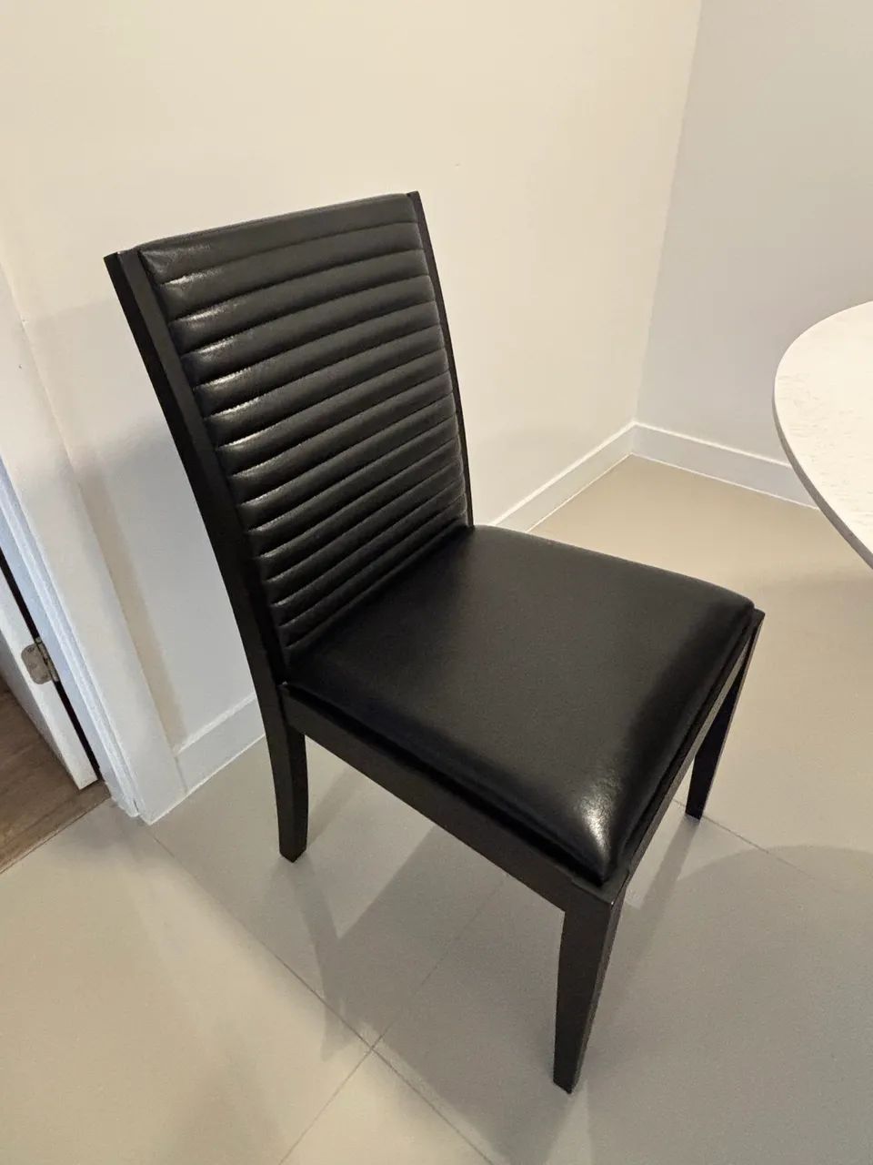 Vendo cadeiras de couro  - Foto 3
