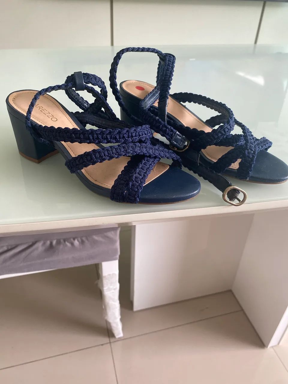 Sandália Arezzo azul marinho 