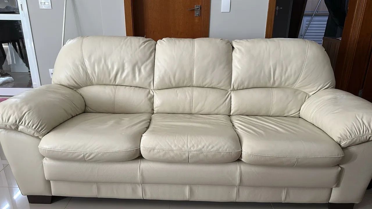 2 Sofás de couro branco