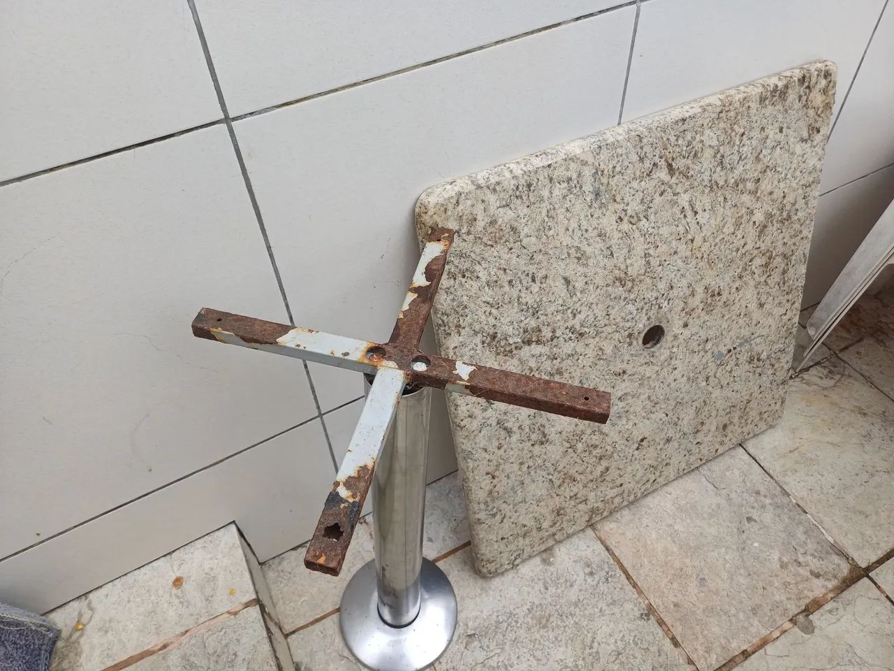 Mesa de Mármore com Base fixa de aço inox - Foto 3