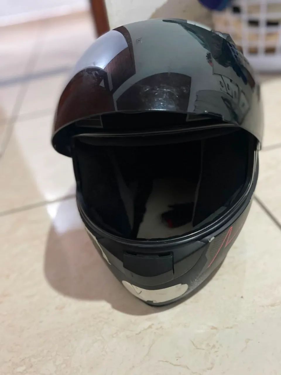 Capacete Spark tamanho 58 viseira escura - Foto 2