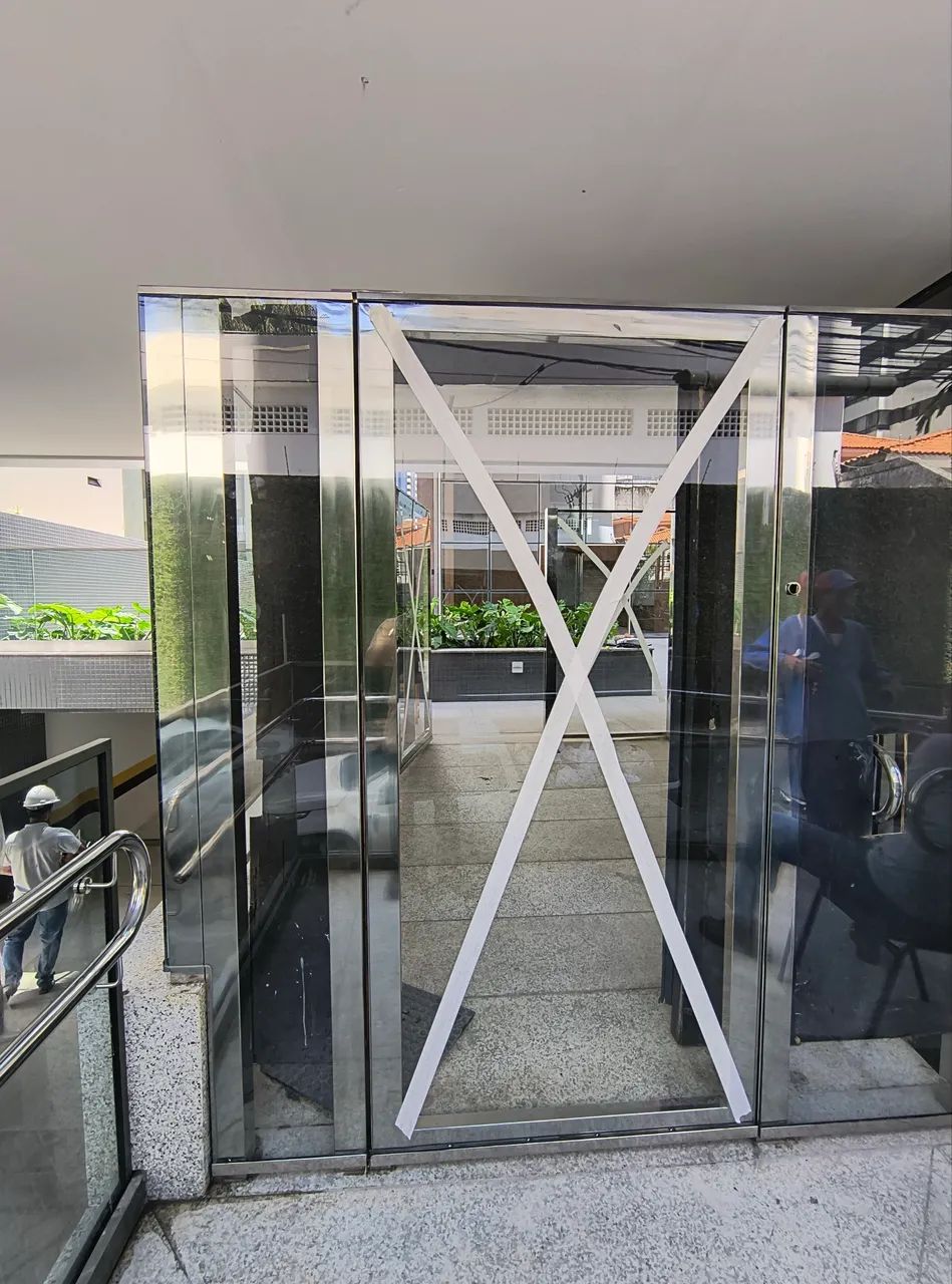 Vidraçaria - Manutenção e instalação de box, portas e janelas em vidros temperados  - Foto 5