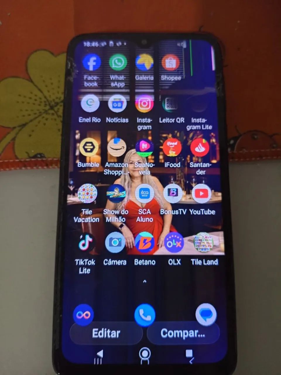 Vendo celular com pequeno defeito 