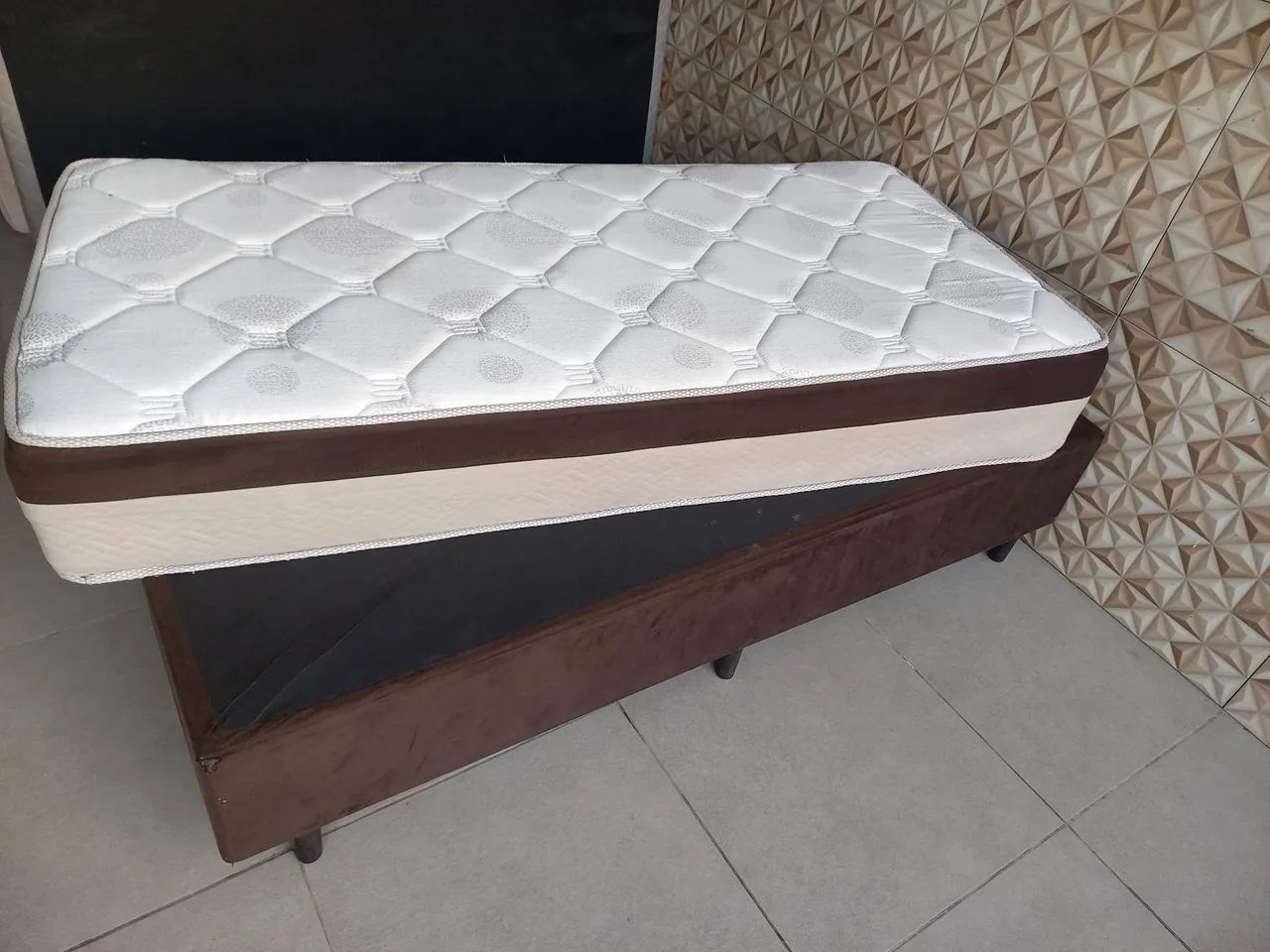 Vendo cama Box de solteiro 65082645174146122