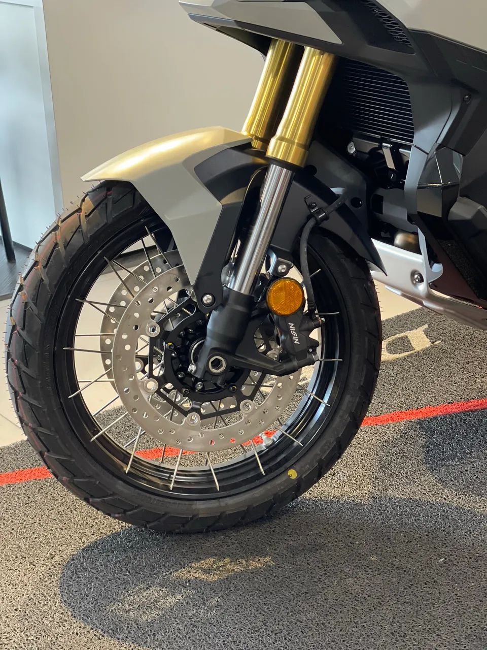 HONDA X-ADV 750 - Foto 4