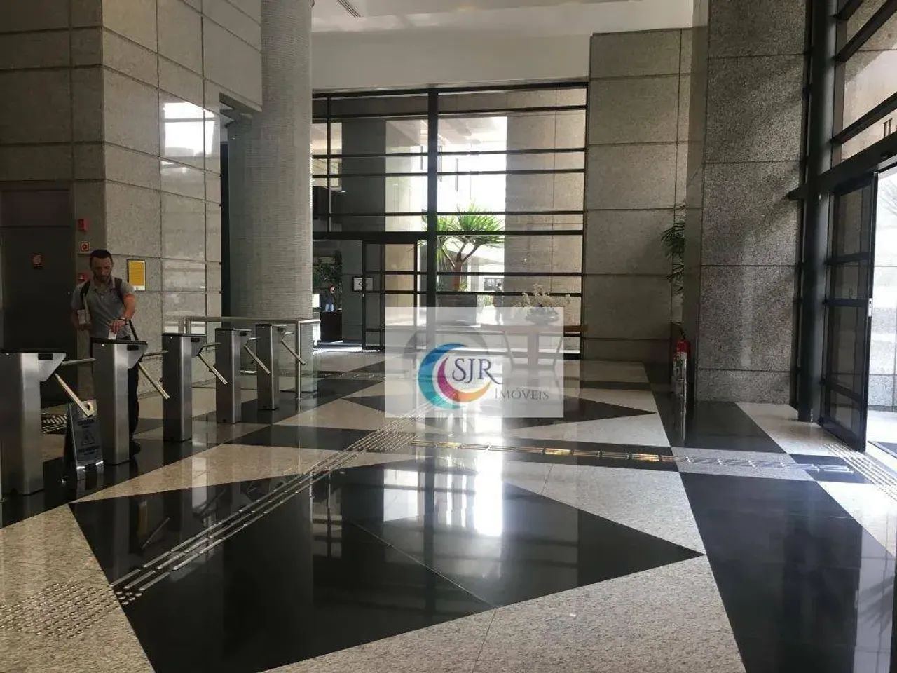 Conjunto para alugar, 367 m² -Localização: 50 metros da estação de metrô Moema, 50 Metros  - Foto 7