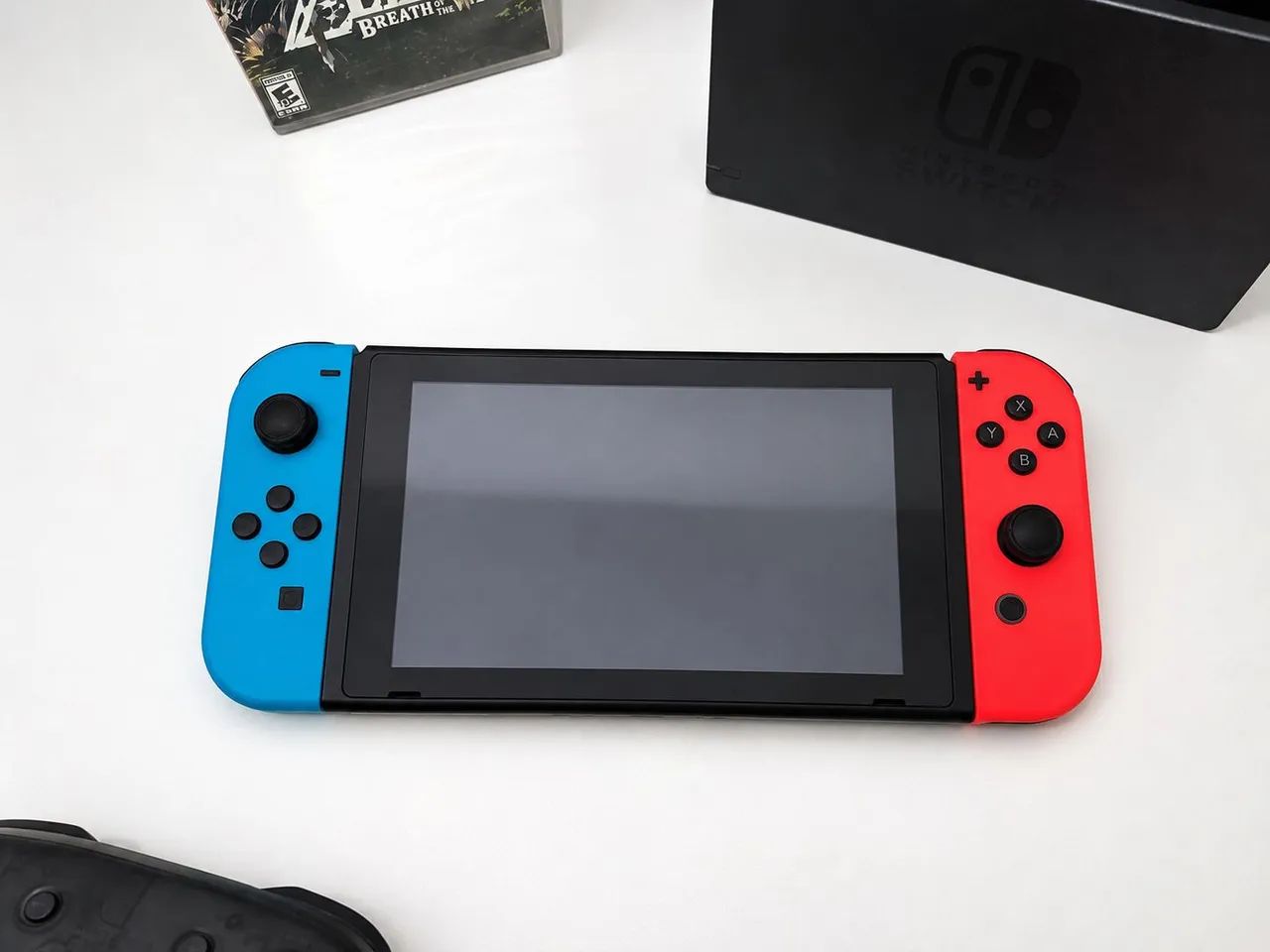 Nintendo Switch V1 + Pro Controller + Zelda BOTW | Original
