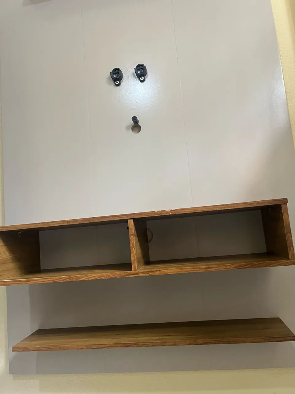 Painel para TV suspenso MDF com prateleiras e nichos - Foto 5