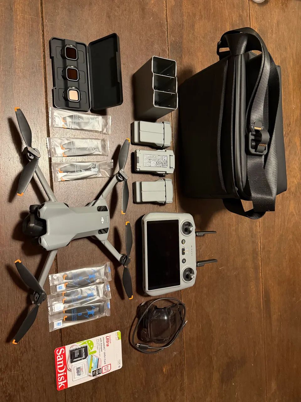 Vendo Drone DJI Mini 5 Pro Fly More Combo Plus com somente 53 horas de uso
