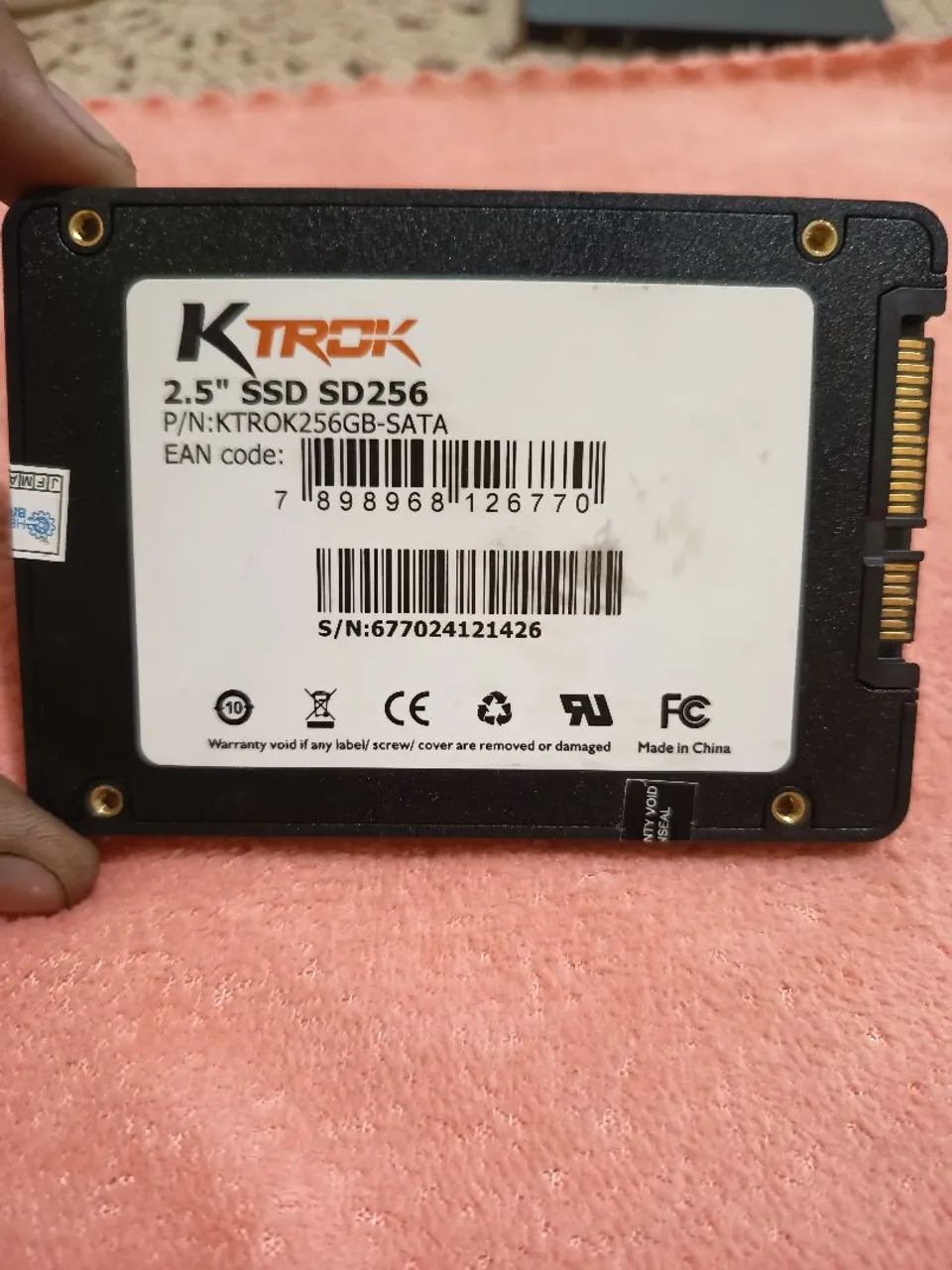 SSD de 256 GB funcionando perfeitamente 