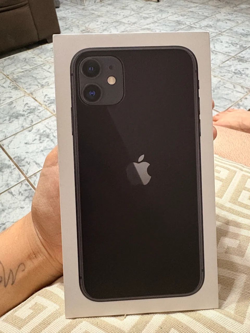 IPHONE 11 | PRETO COM CAIXA - ótimo estado - Foto 2