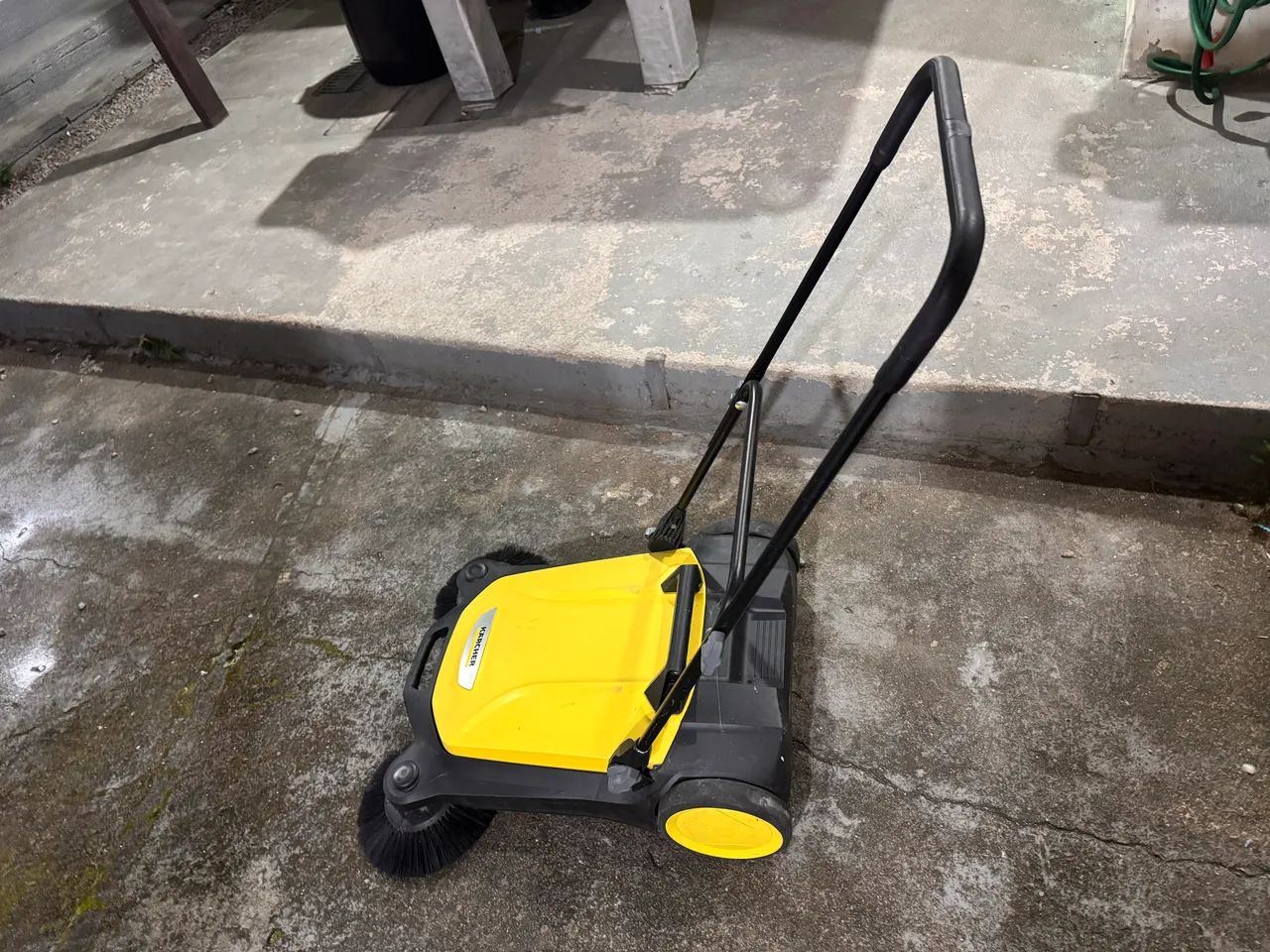 Varredeira De Piso Karcher Manual Com Recolhedor 20l S4 Twin - Foto 3