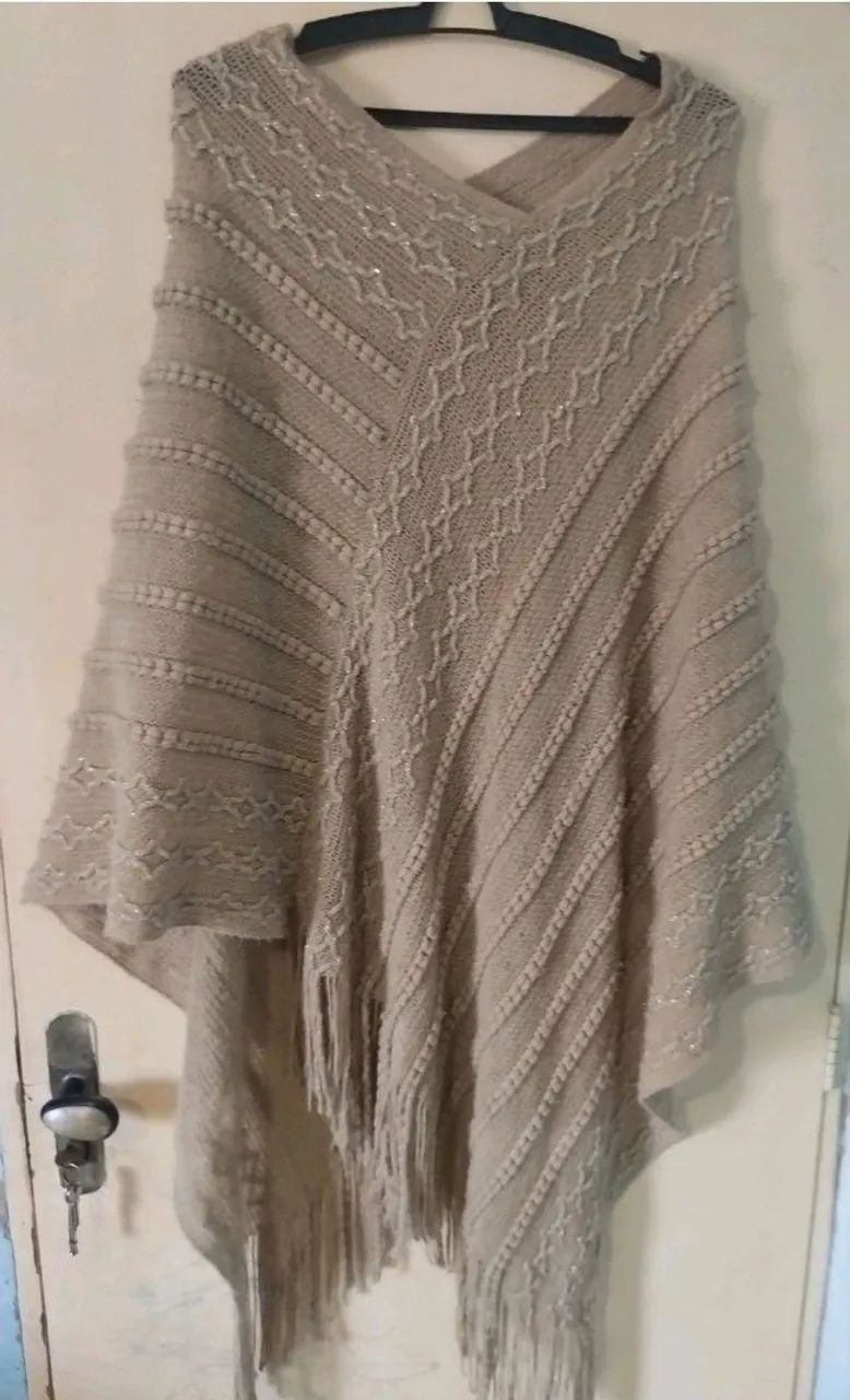 Poncho em lã bege - Foto 3