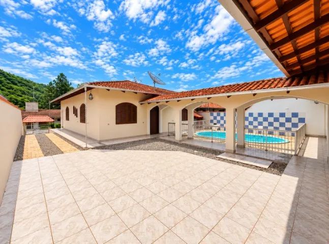 Casa 3 dormitórios com Piscina - Blumenau
