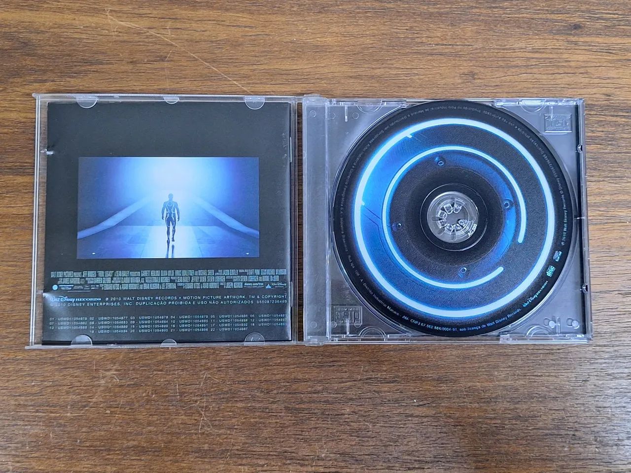 CD Disney Tron Legacy Trilha Sonora - Foto 3