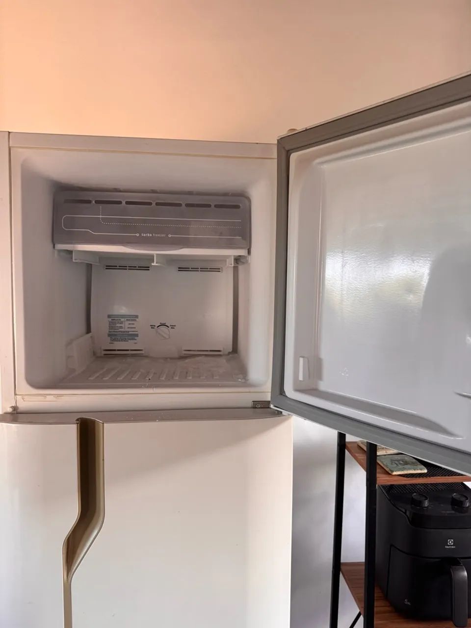 Geladeira Electrolux 261l - Foto 5